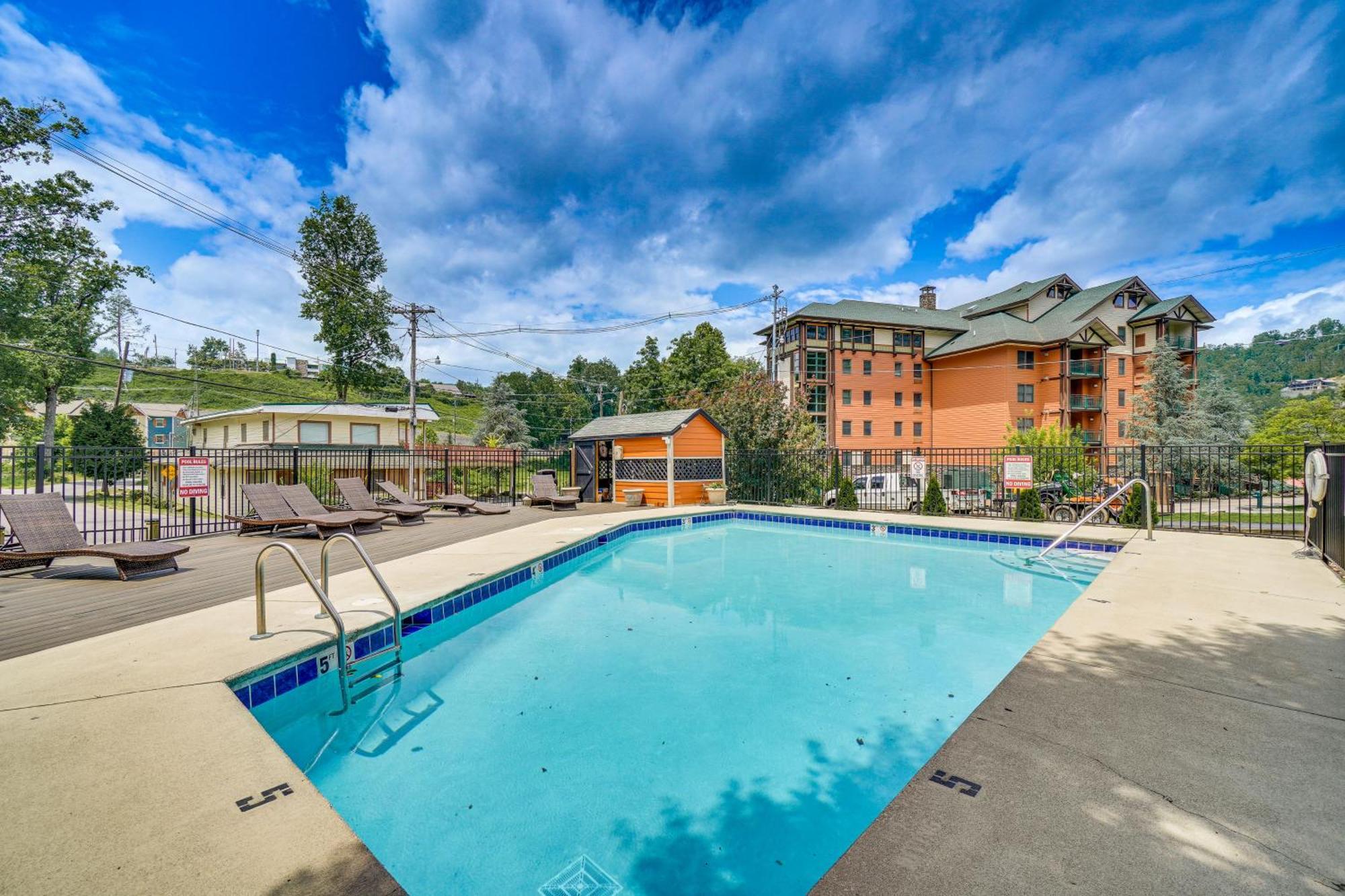 Downtown Gatlinburg Condo With Mountain-View Balcony Extérieur photo