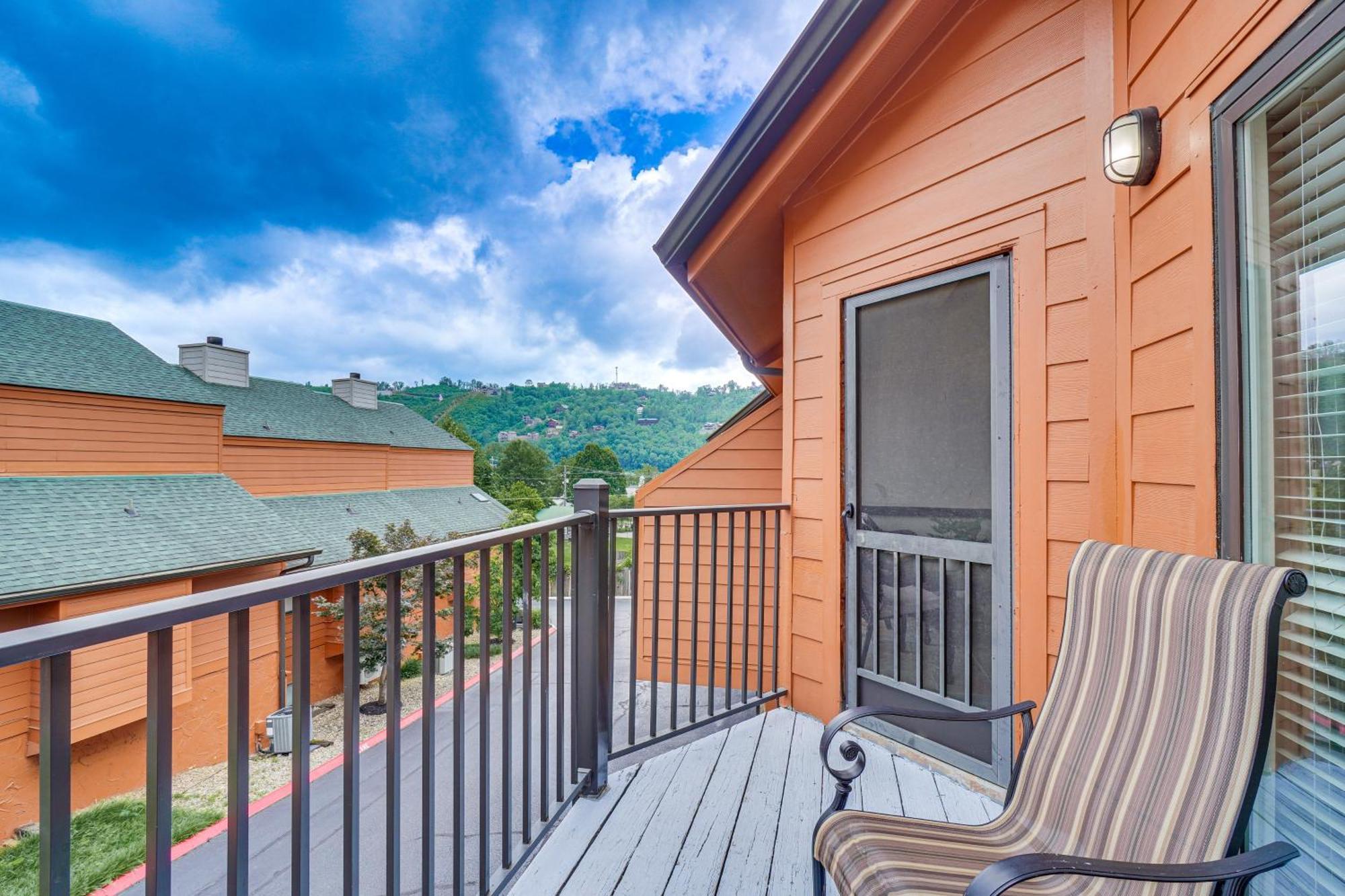 Downtown Gatlinburg Condo With Mountain-View Balcony Extérieur photo