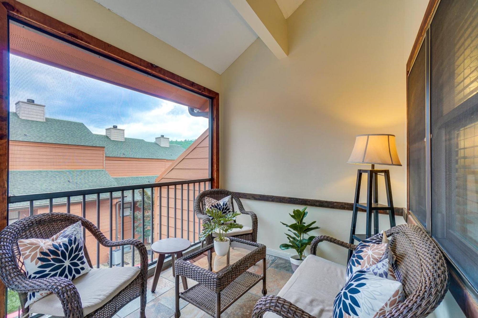 Downtown Gatlinburg Condo With Mountain-View Balcony Extérieur photo