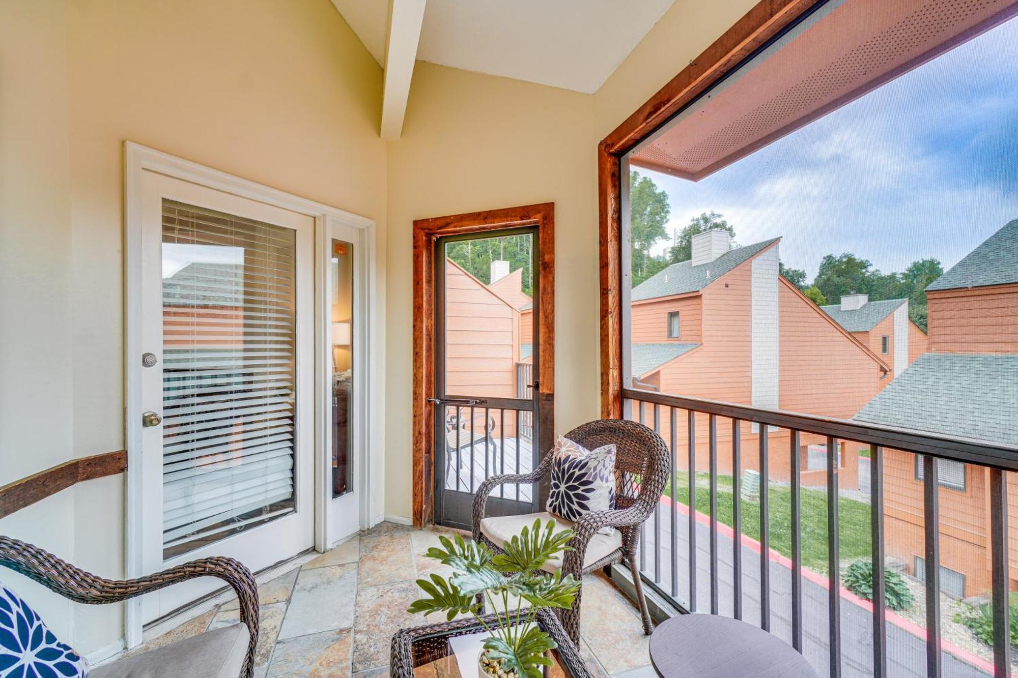 Downtown Gatlinburg Condo With Mountain-View Balcony Extérieur photo