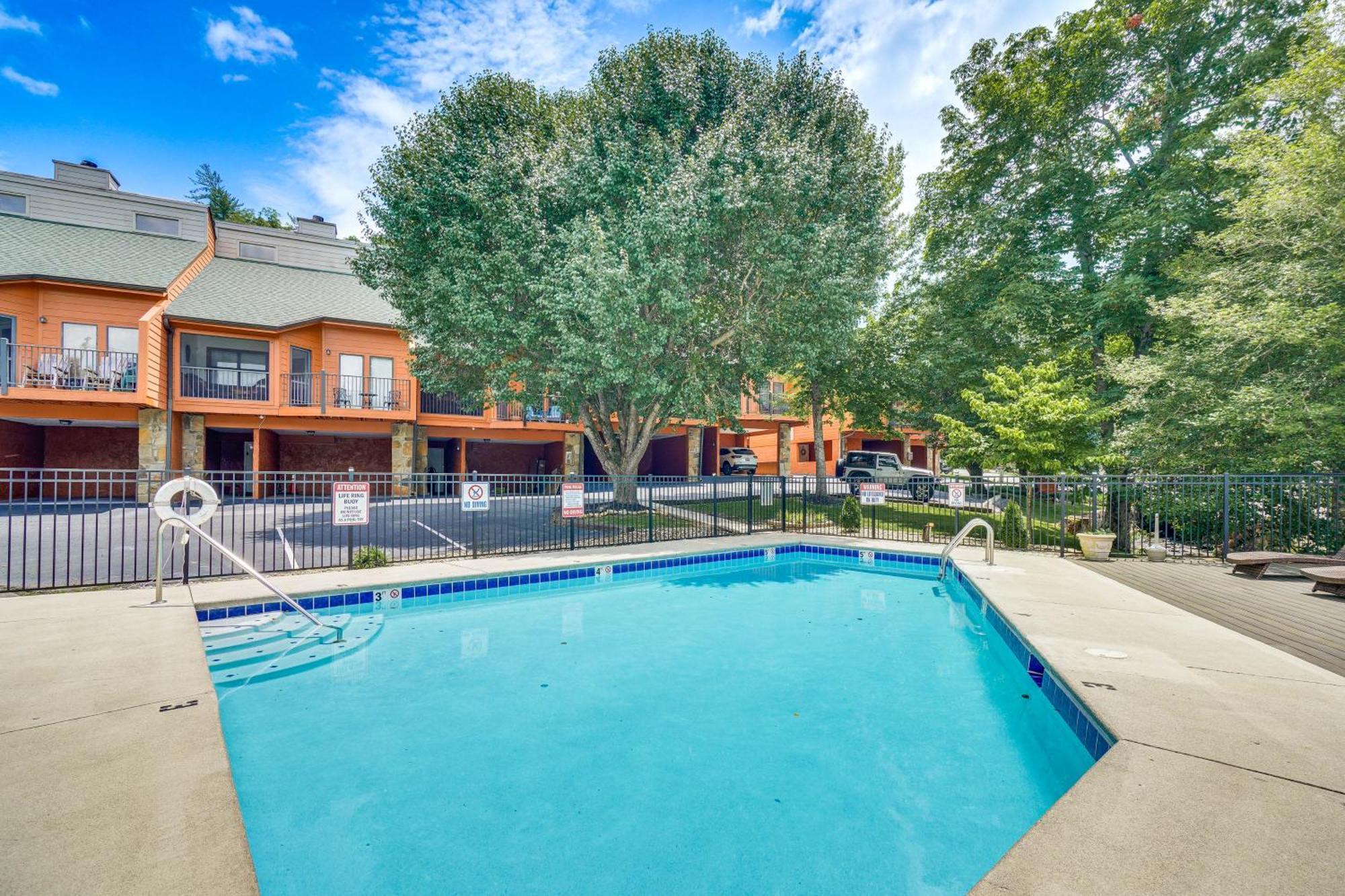 Downtown Gatlinburg Condo With Mountain-View Balcony Extérieur photo